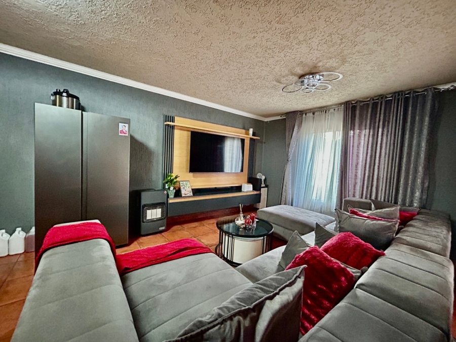 To Let 3 Bedroom Property for Rent in Waterval East North West